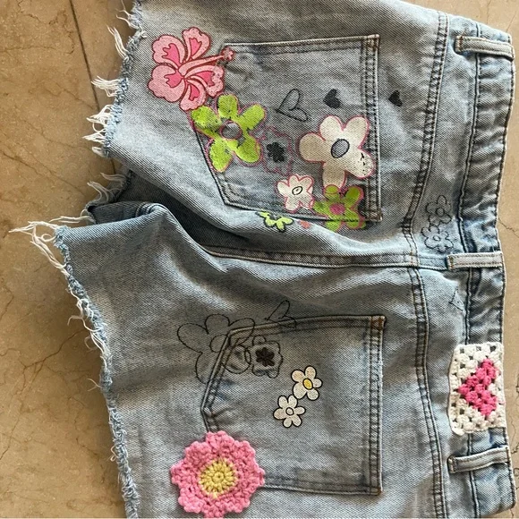 Cut off Barbie shorts - Picture 3 of 9